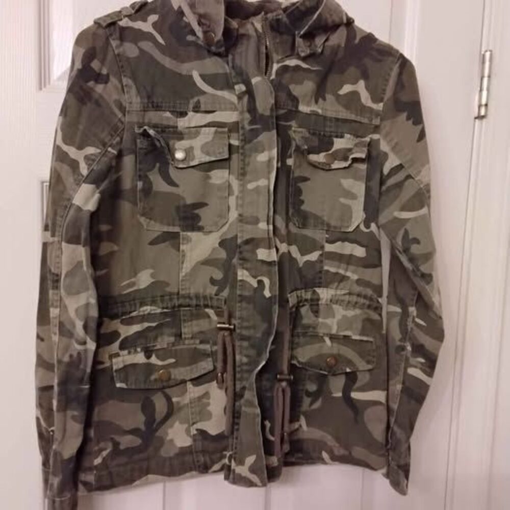 Child hooded camo light jacket, size S